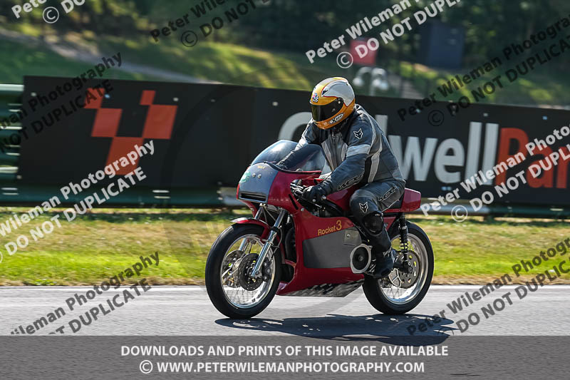 cadwell park;cadwell park photographs;cadwell trackday photographs;enduro digital images;event digital images;eventdigitalimages;peter wileman photography;racing digital images;trackday digital images;trackday photos